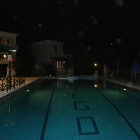 Portego Hotell 2*